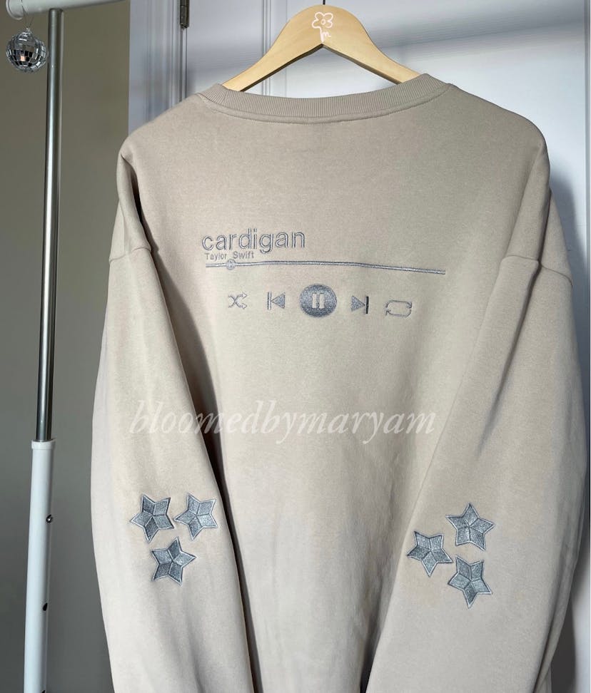 Cardigan Inspired Sweater & Song Player image